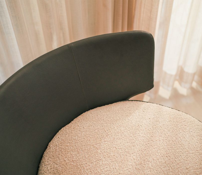 Kaizen 360° Swivel Lounge Chair Dual Tone – Stylish Pakistan